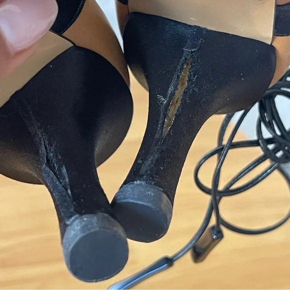 Vintage Chanel Heels - Picture 5 of 9